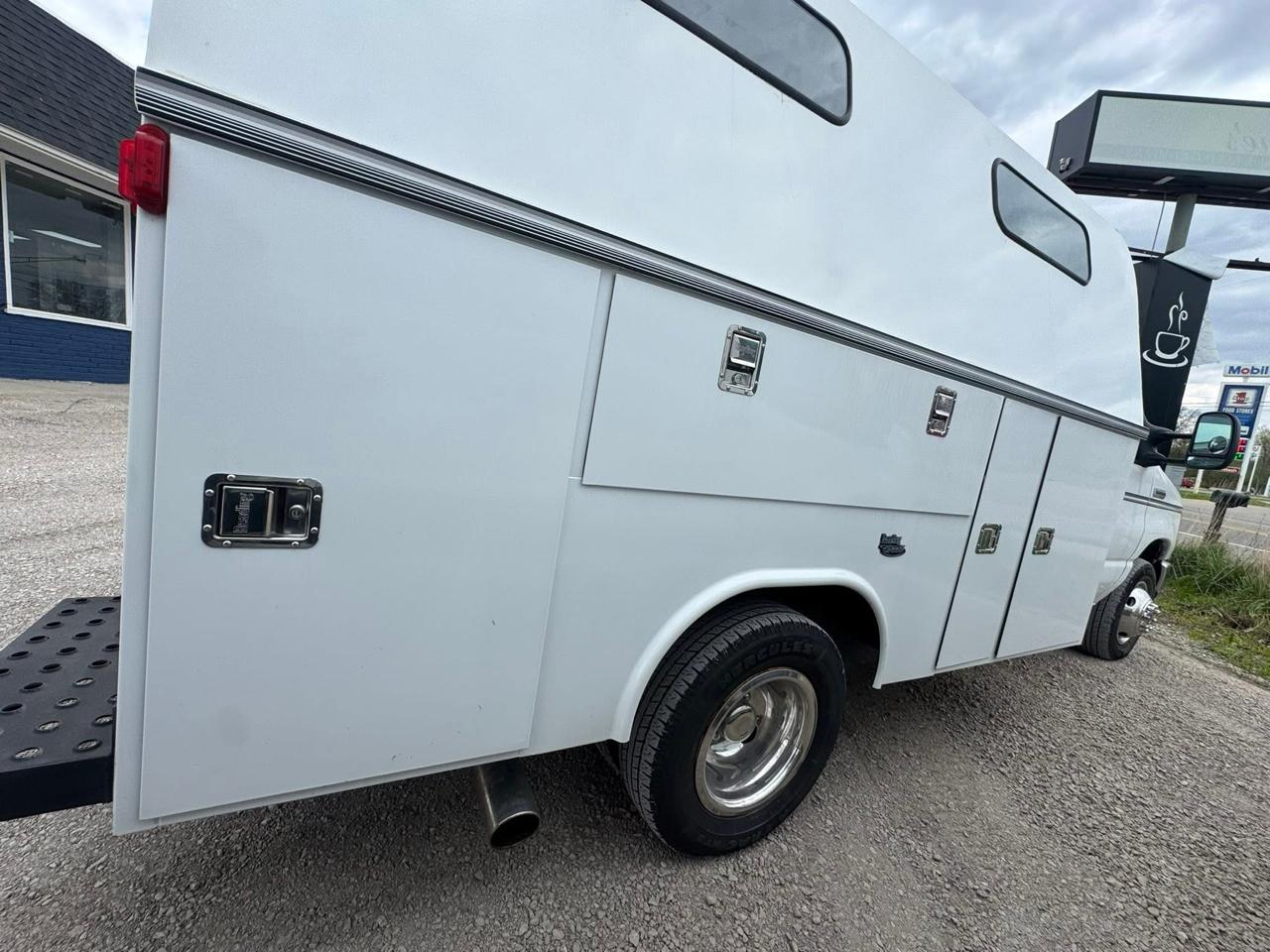 Ford Econoline E-350 Super Duty 2008