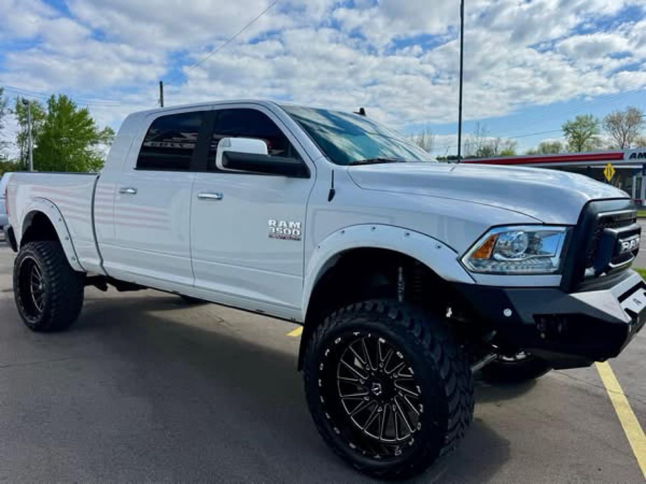 RAM 3500 Laramie Mega Cab 4WD 2016