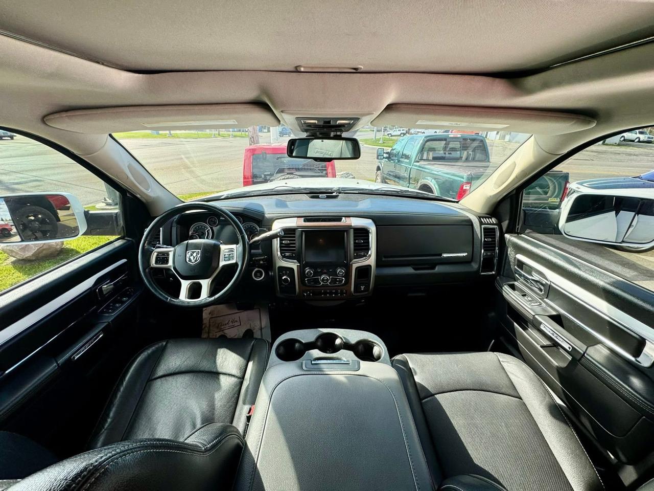 RAM 3500 Laramie Mega Cab 4WD 2016
