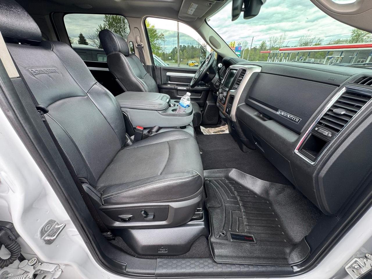 RAM 3500 Laramie Mega Cab 4WD 2016