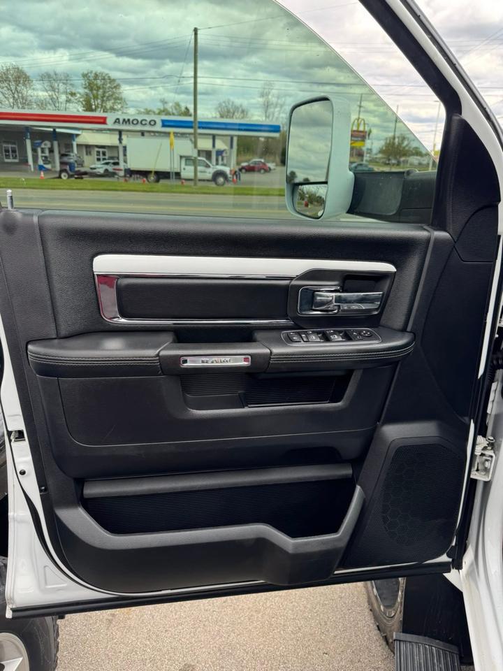 RAM 3500 Laramie Mega Cab 4WD 2016
