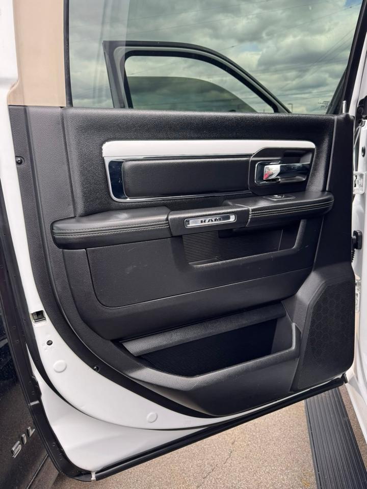 RAM 3500 Laramie Mega Cab 4WD 2016