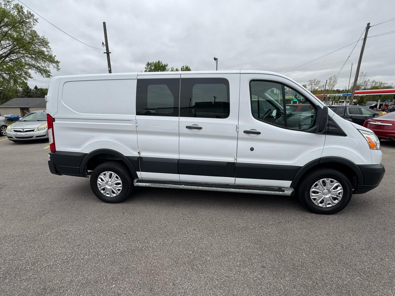 Ford Transit 250 Van Low Roof 60/40 Pass.130-in. WB 2015