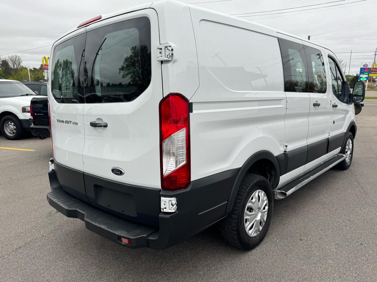 Ford Transit 250 Van Low Roof 60/40 Pass.130-in. WB 2015