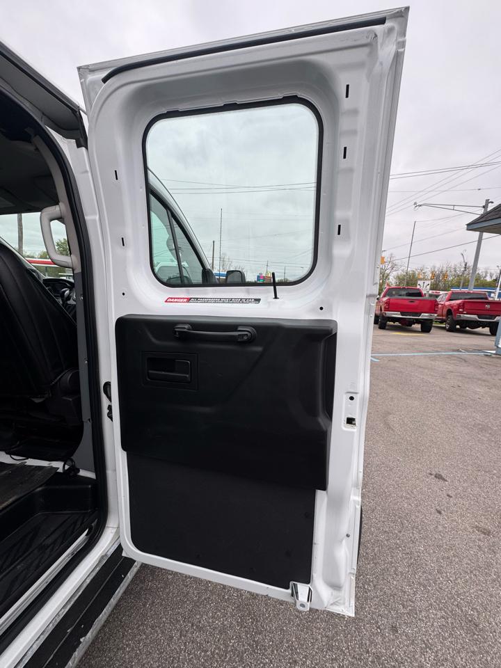 Ford Transit 250 Van Low Roof 60/40 Pass.130-in. WB 2015