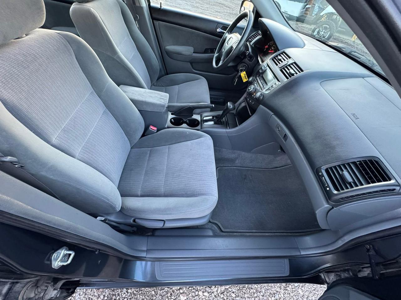 Honda Accord LX sedan AT 2004