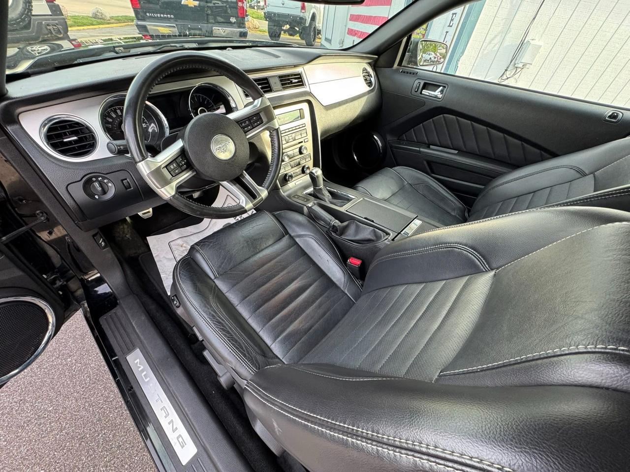Ford Mustang V6 Convertible 2014