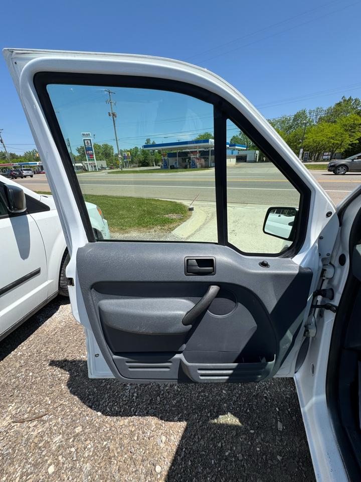Ford Transit Connect XLT with Side and Rear Door Glass 2010