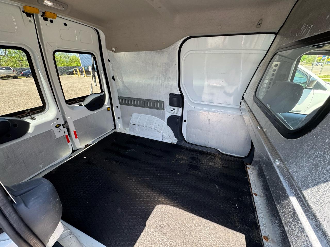 Ford Transit Connect XLT with Side and Rear Door Glass 2010