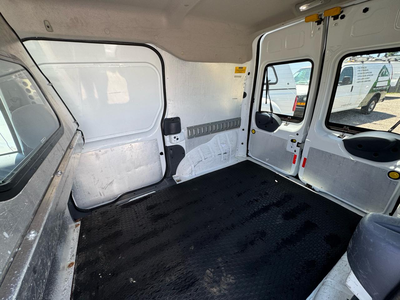 Ford Transit Connect XLT with Side and Rear Door Glass 2010