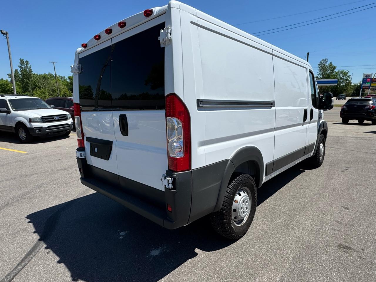 RAM Promaster 1500 Low Roof Tradesman 136-in. WB 2017