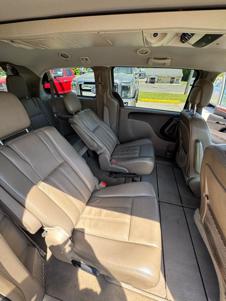 Chrysler Town & Country Touring 2012