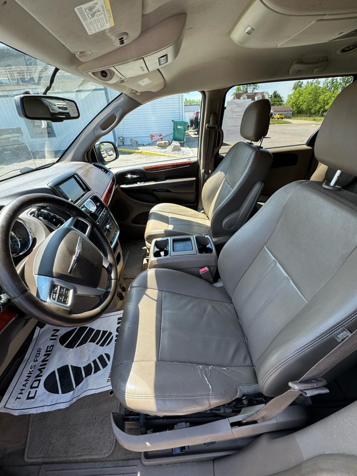 Chrysler Town & Country Touring 2012