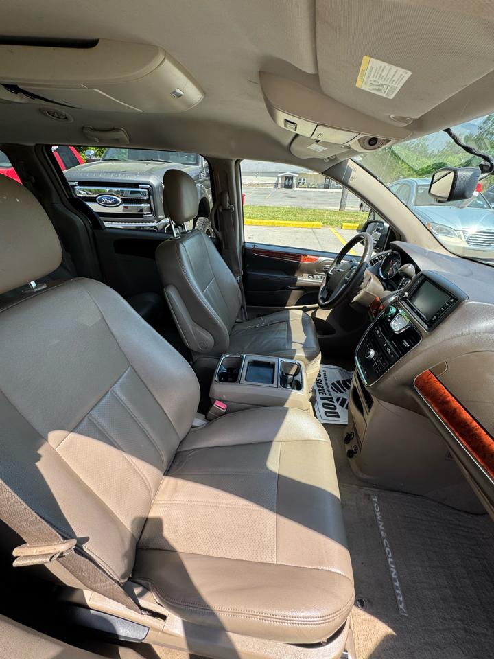 Chrysler Town & Country Touring 2012