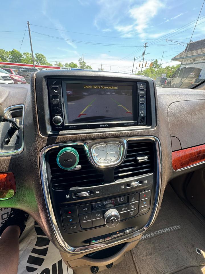 Chrysler Town & Country Touring 2012