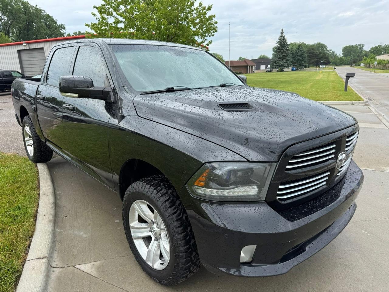 RAM 1500 Sport Crew Cab SWB 4WD 2015