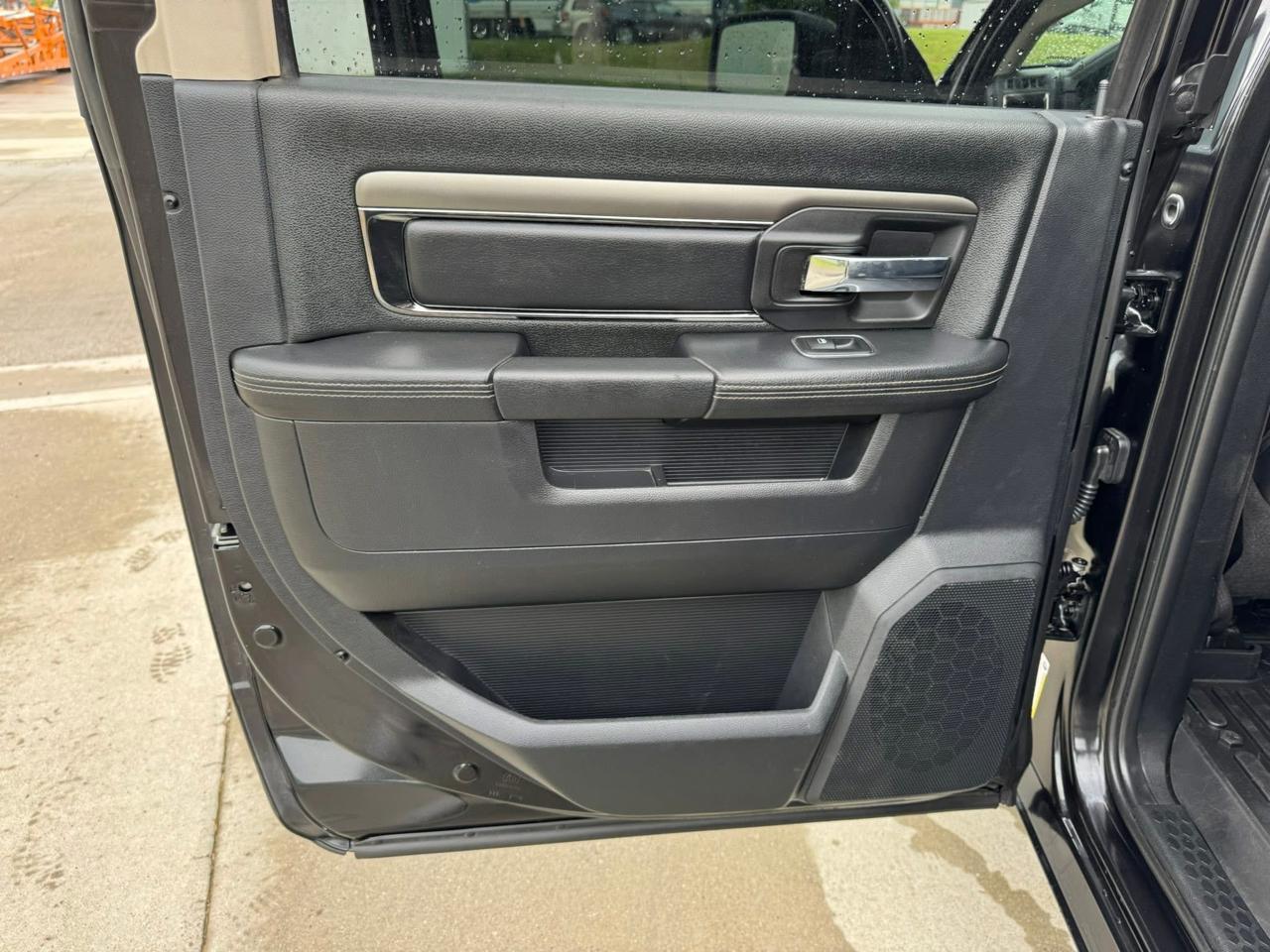 RAM 1500 Sport Crew Cab SWB 4WD 2015