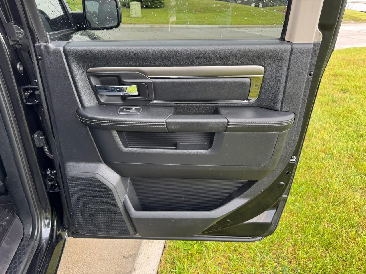 RAM 1500 Sport Crew Cab SWB 4WD 2015
