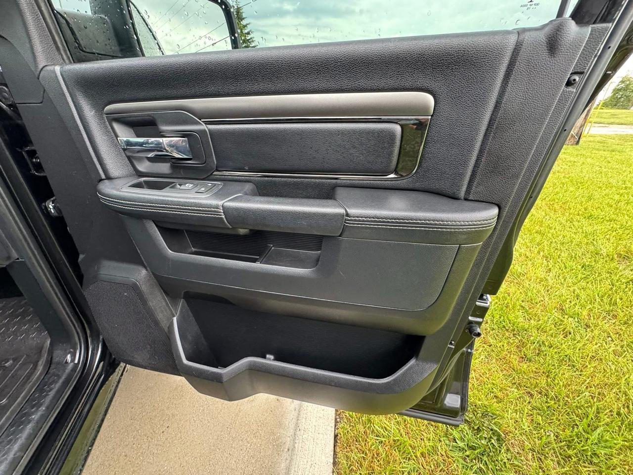 RAM 1500 Sport Crew Cab SWB 4WD 2015