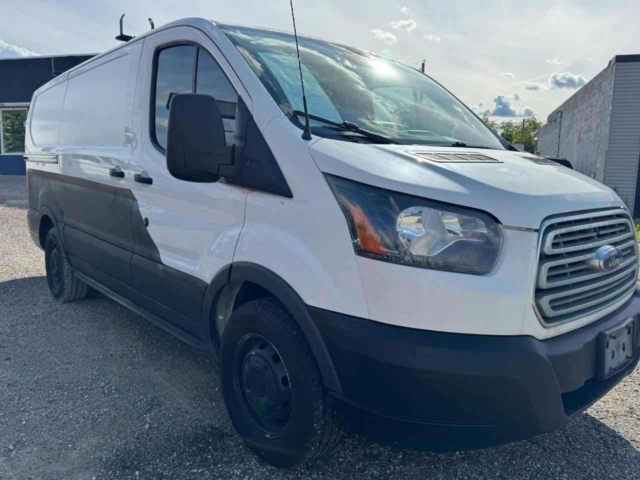 Ford Transit 150 Van Low Roof w/Sliding Pass. 130-in. WB 2017