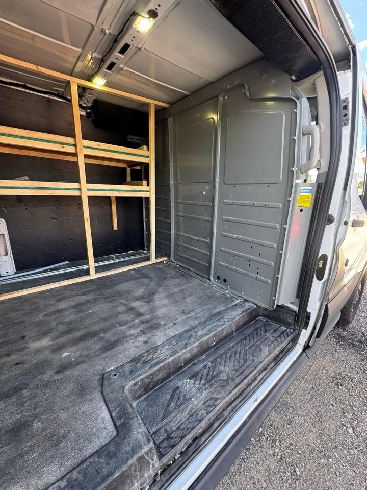 Ford Transit 150 Van Low Roof w/Sliding Pass. 130-in. WB 2017