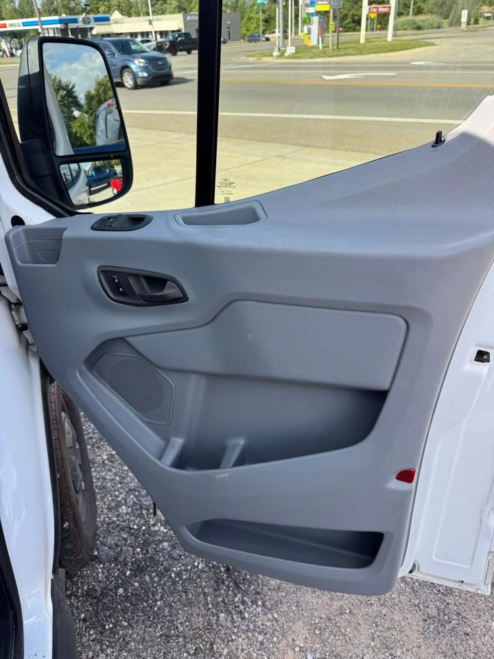 Ford Transit 150 Van Low Roof w/Sliding Pass. 130-in. WB 2017