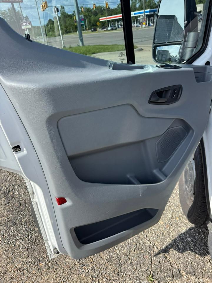 Ford Transit 150 Van Low Roof w/Sliding Pass. 130-in. WB 2017