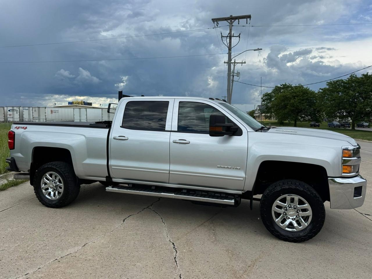 Chevrolet Silverado 2500HD LT Crew Cab Long Box 4WD 2018