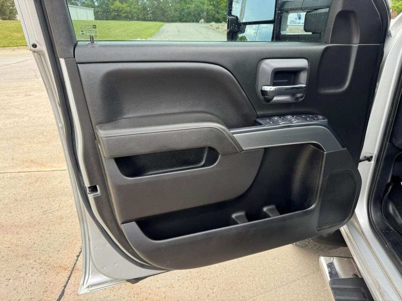 Chevrolet Silverado 2500HD LT Crew Cab Long Box 4WD 2018