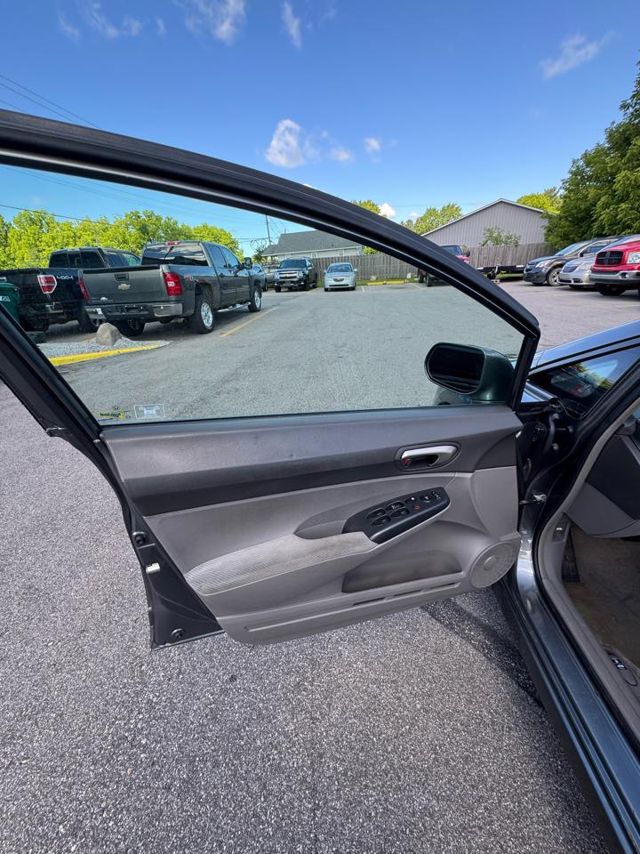 Honda Civic LX Sedan 5-Speed AT 2010