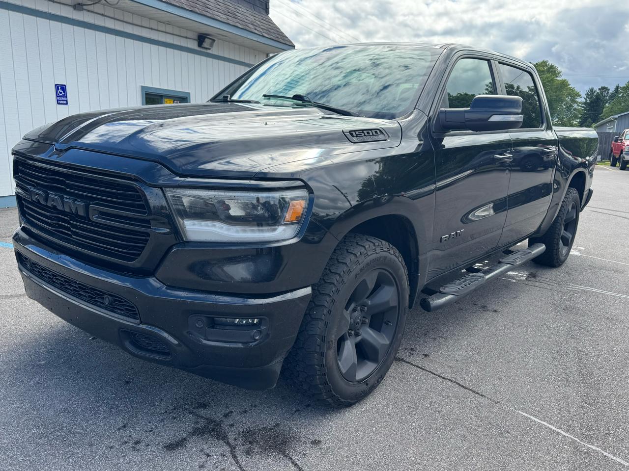 RAM 1500 Big Horn Crew Cab SWB 4WD 2019