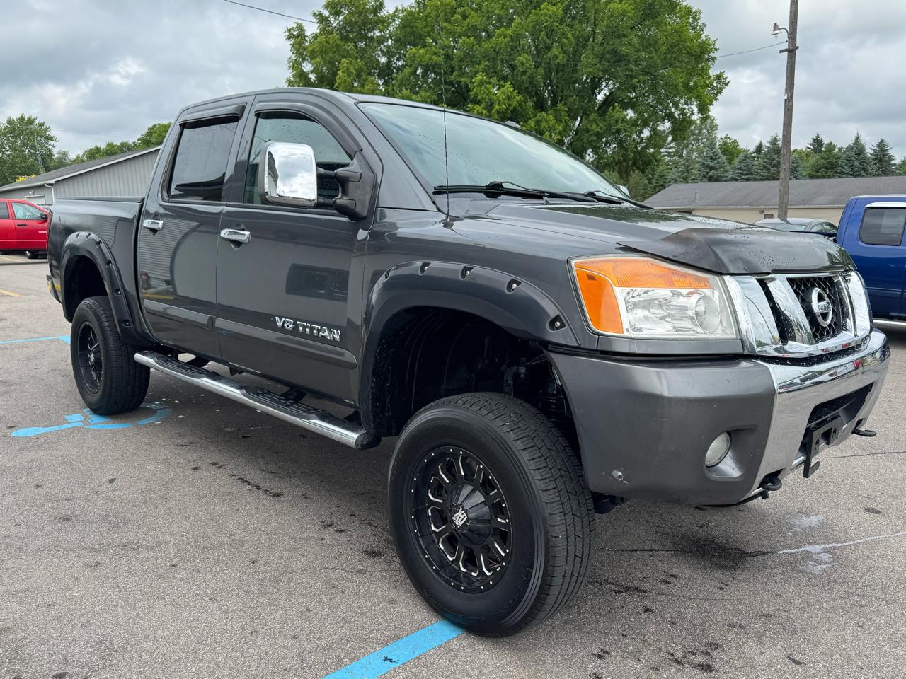 Nissan Titan SV Crew Cab 4WD 2012
