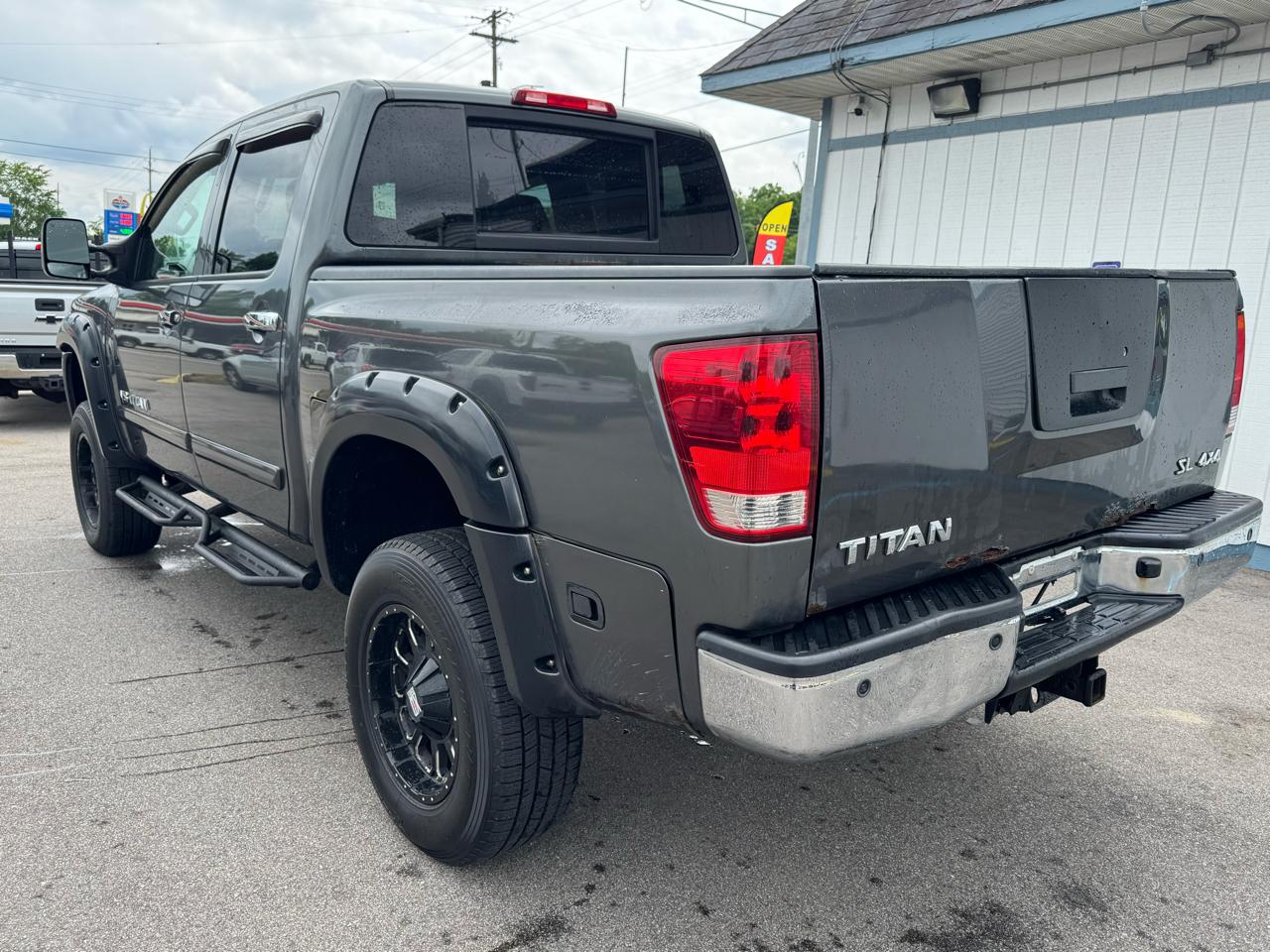 Nissan Titan SV Crew Cab 4WD 2012