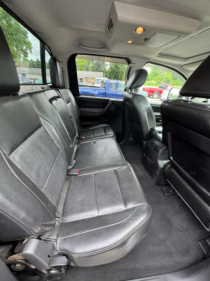 Nissan Titan SV Crew Cab 4WD 2012
