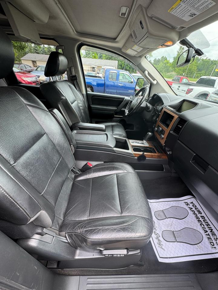 Nissan Titan SV Crew Cab 4WD 2012