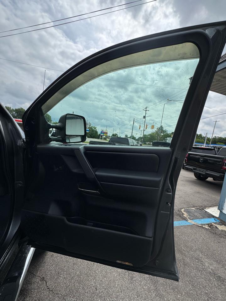 Nissan Titan SV Crew Cab 4WD 2012