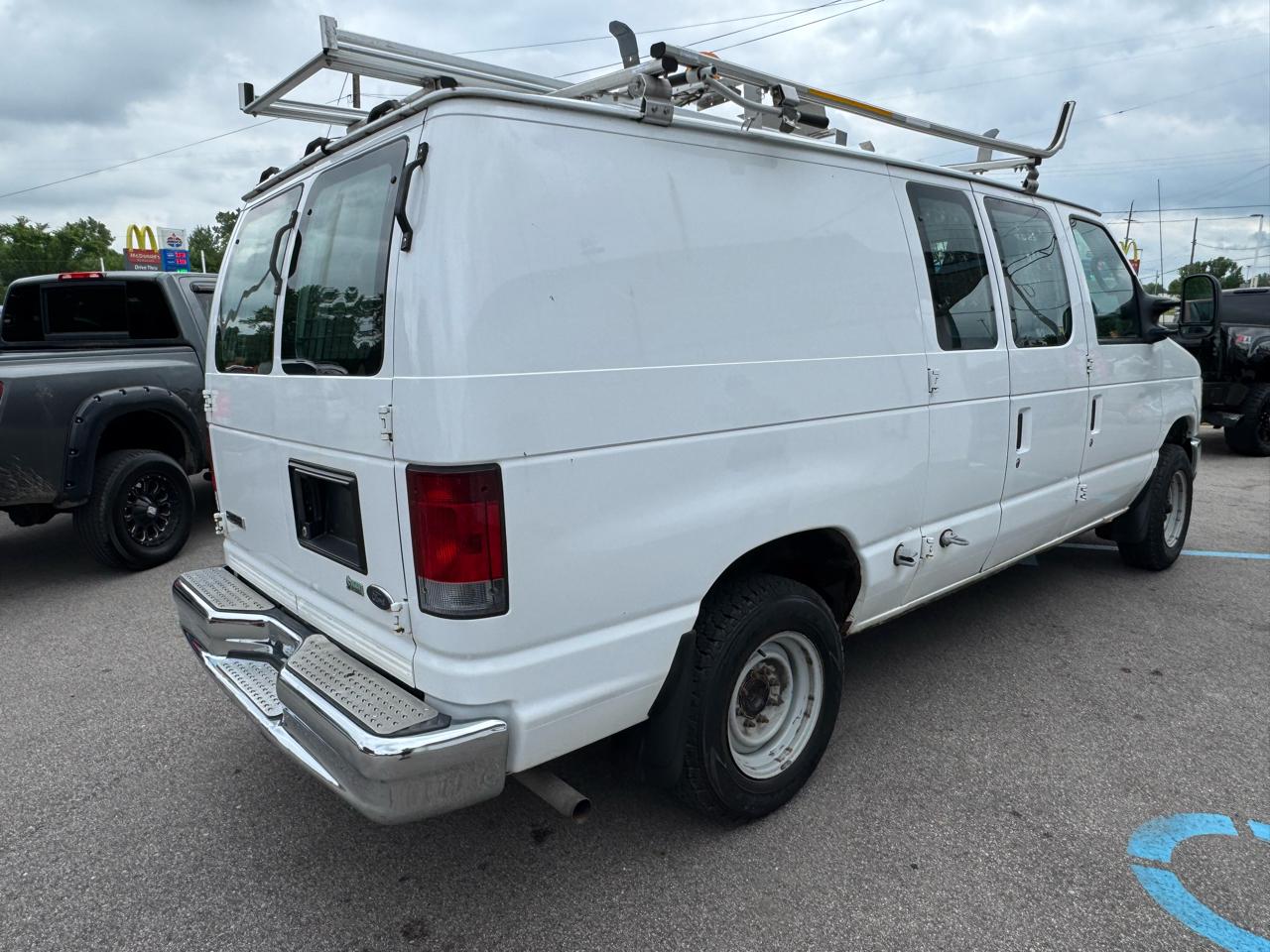 Ford Econoline E-150 2011