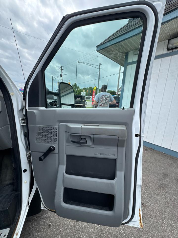 Ford Econoline E-150 2011