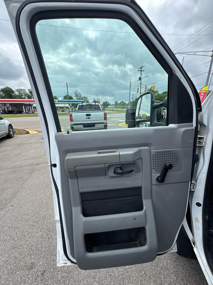 Ford Econoline E-150 2011