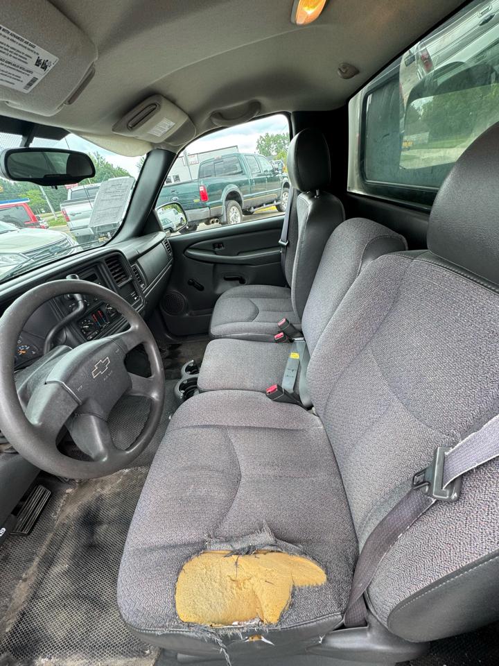 Chevrolet Silverado 1500 LS Long Bed 2WD 2004