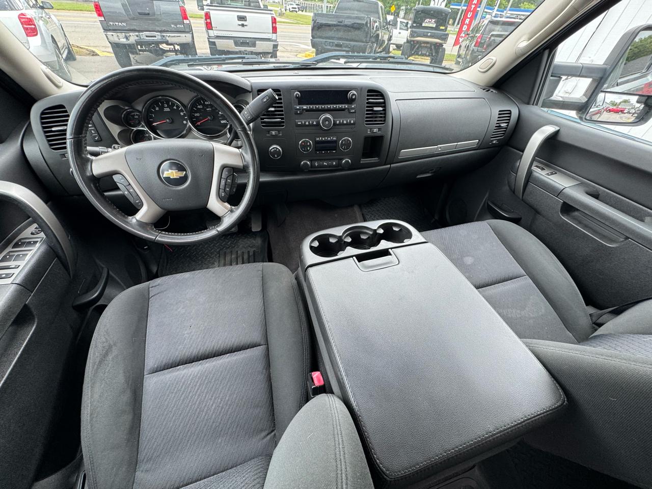 Chevrolet Silverado 1500 LT Crew Cab 4WD 2011