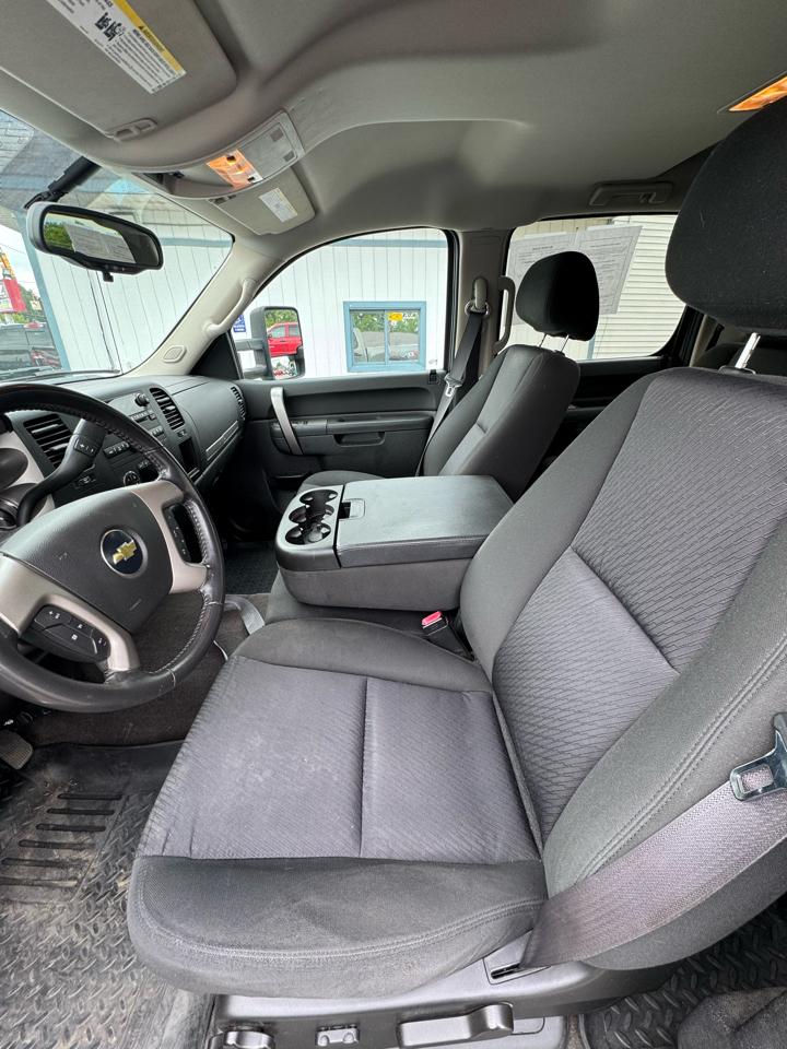 Chevrolet Silverado 1500 LT Crew Cab 4WD 2011