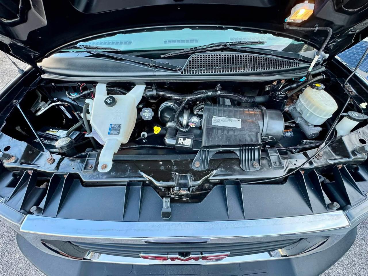 GMC Savana LT G2500 2015