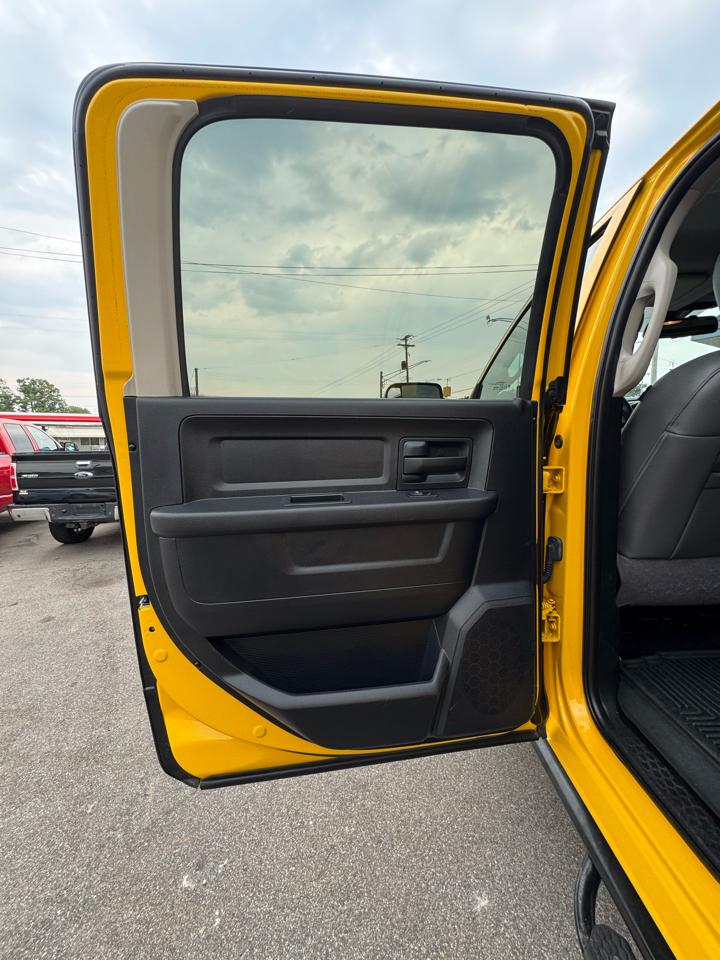 RAM 2500 Tradesman Crew Cab SWB 4WD 2016
