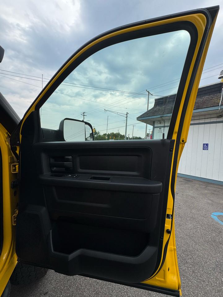 RAM 2500 Tradesman Crew Cab SWB 4WD 2016