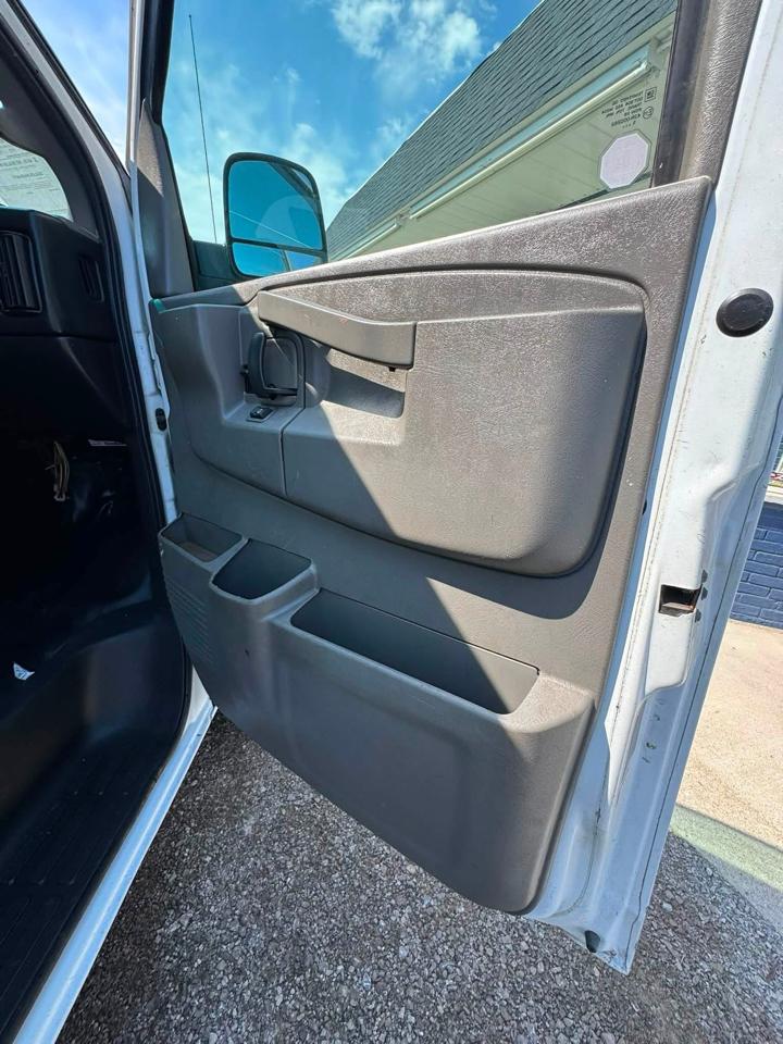 GMC Savana G3500 Cargo 2016