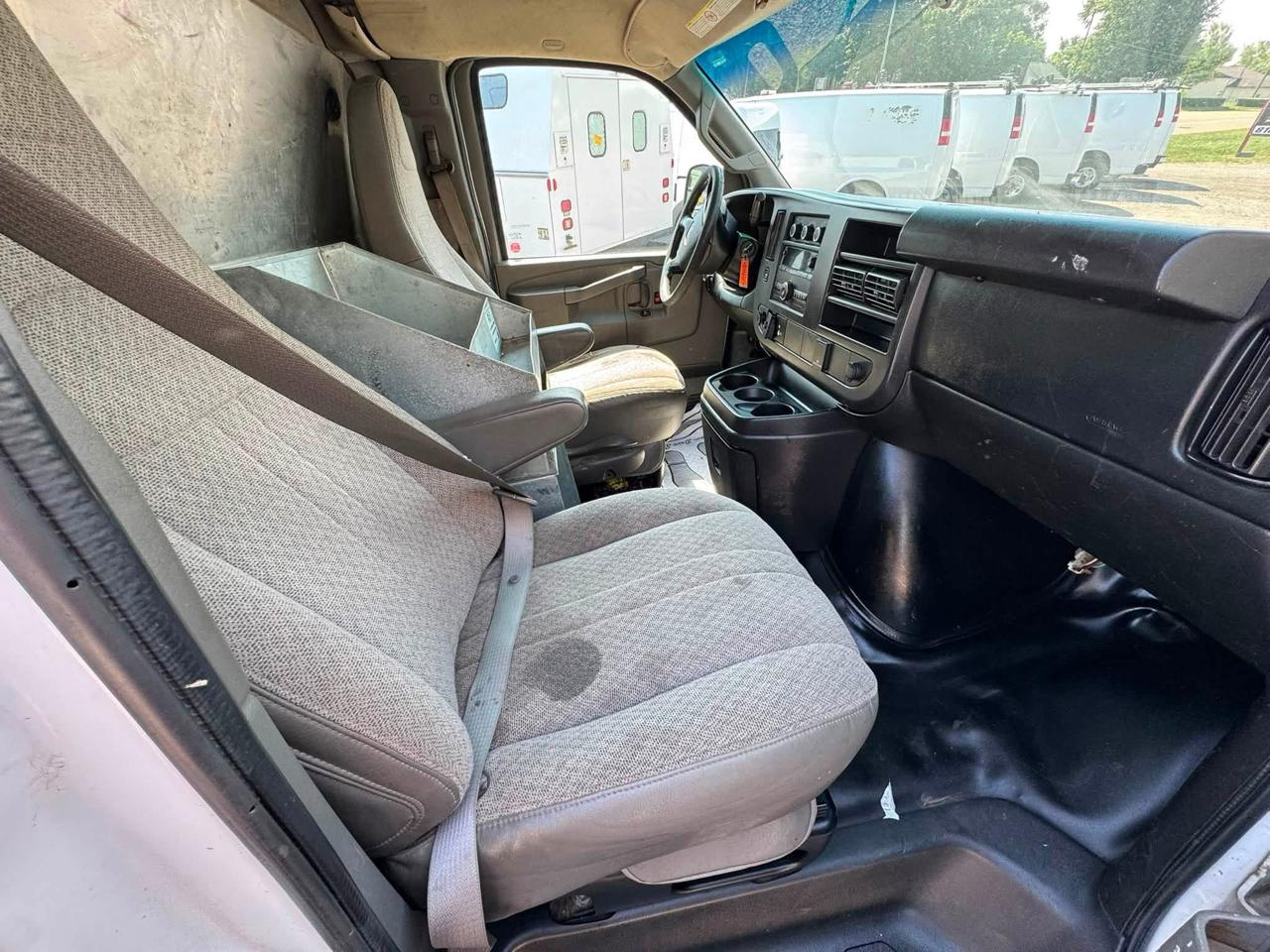 GMC Savana G3500 Cargo 2016