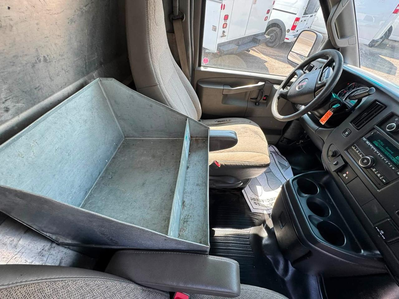 GMC Savana G3500 Cargo 2016