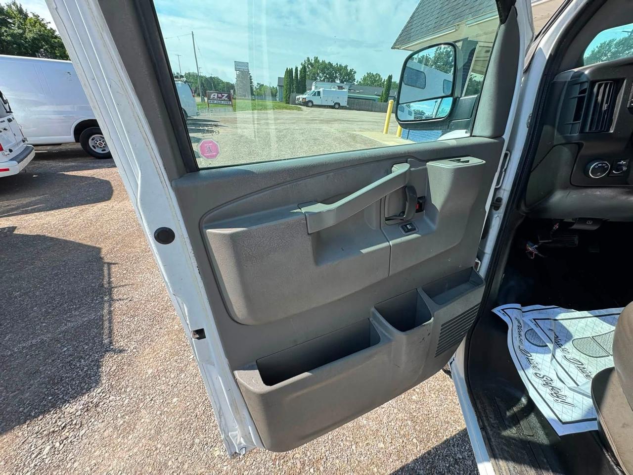 GMC Savana G3500 Cargo 2016