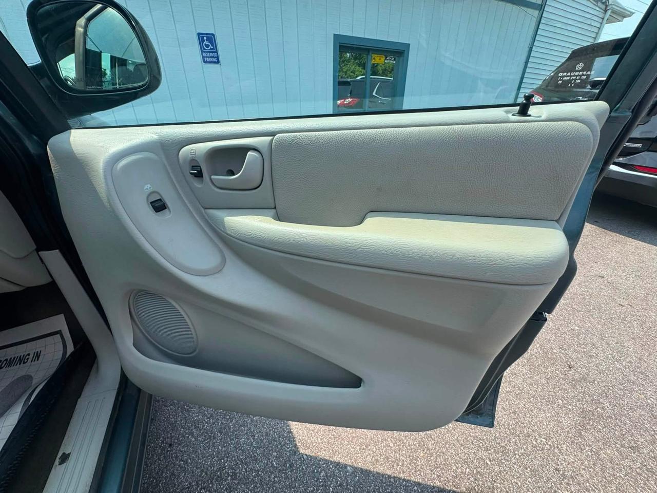 Dodge Grand Caravan SE 2005